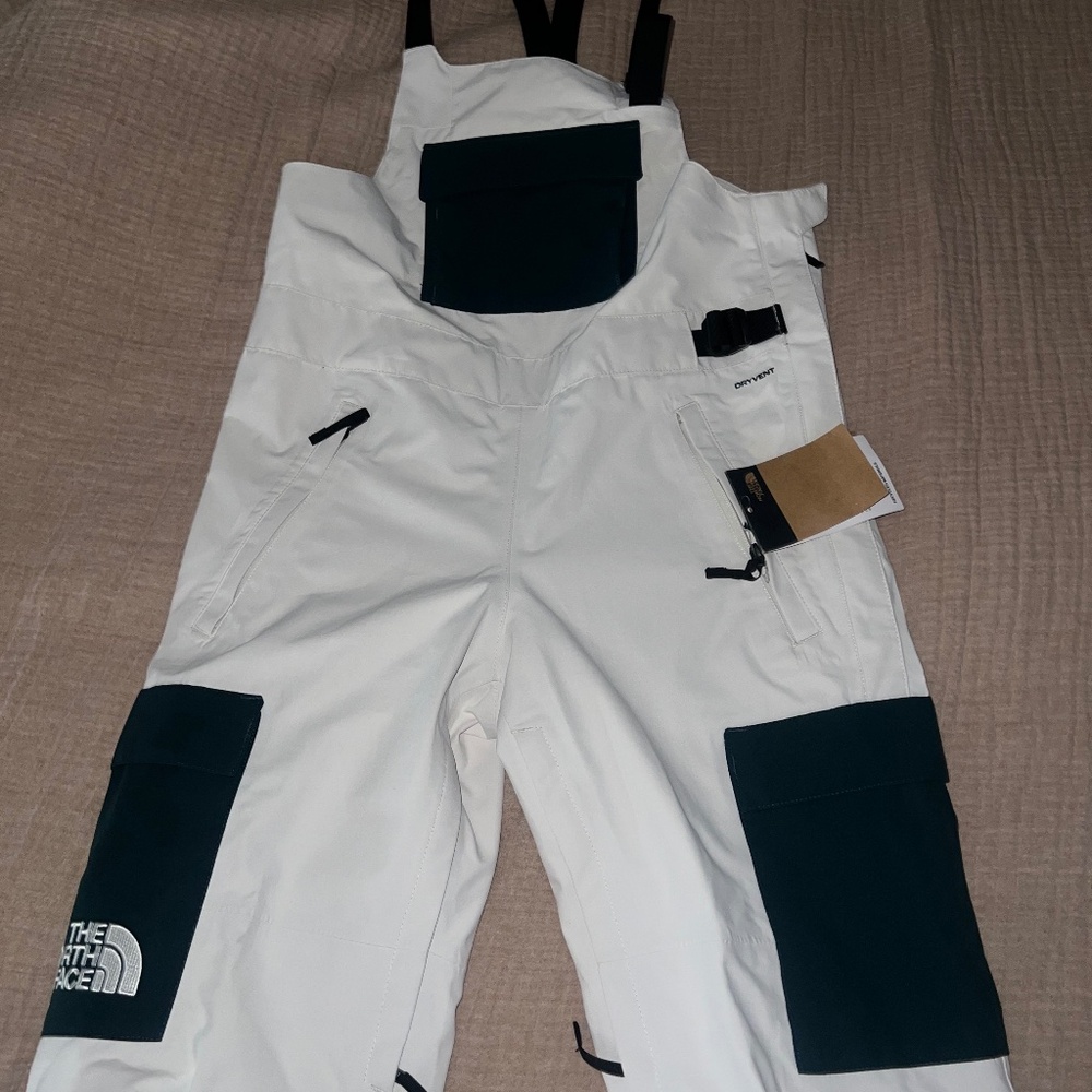 Northface Women’s Dragline Ski bib- NEW size M
